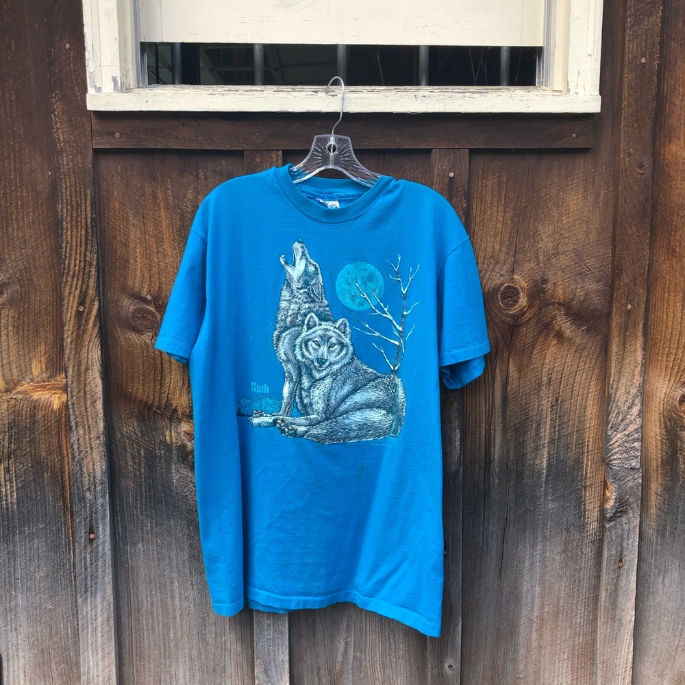 Blue Utah wolf t-shirt